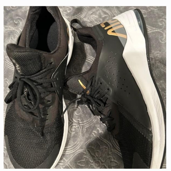 Shoes - Picture 1 of 1